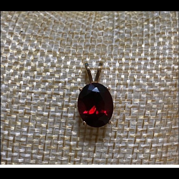 Solid Gold 2.25carat natural Garnet Necklace - Picture 6 of 6